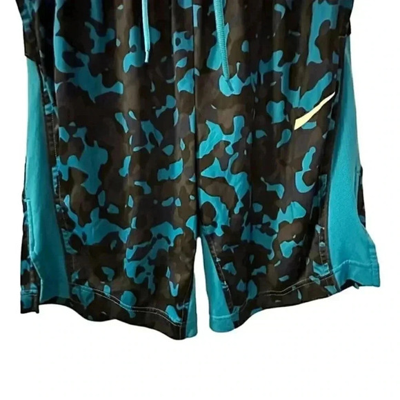 NIKE DRI-FIT BLUE CAMO ATHLETIC/ BASKETBALL SHORTS Size MEDIUM - Picture 3 of 7